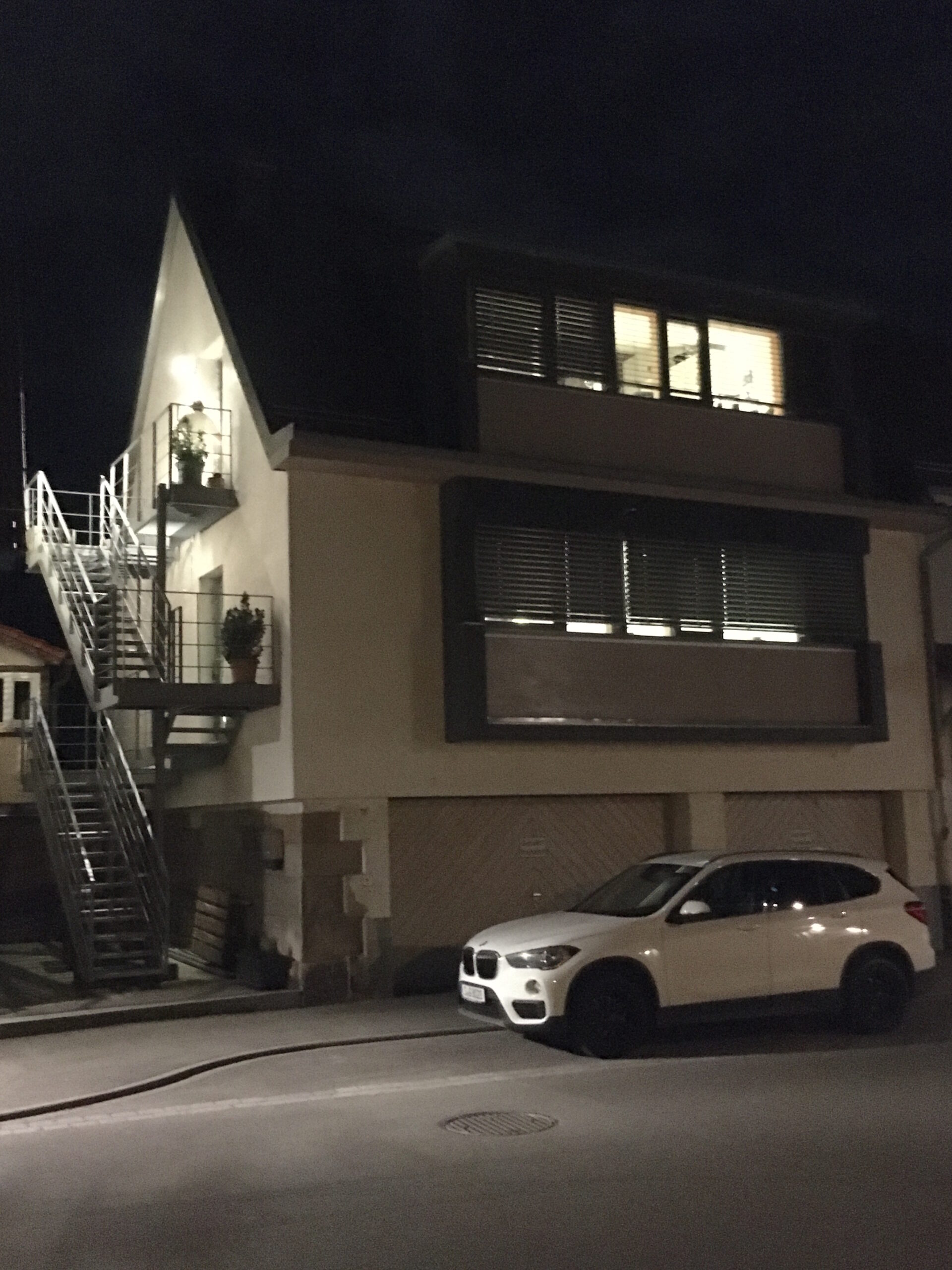 K7_Haus komplett nachts